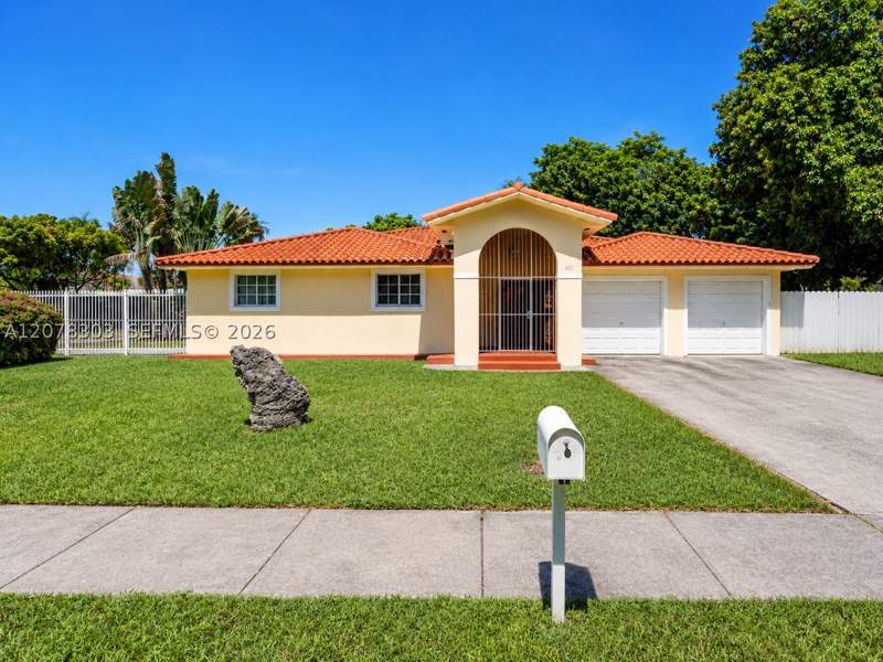 4 bedroom SingleFamilyResidence at 6450 SW 102nd Ave, Miller Drive Estates, Miami — photo 2