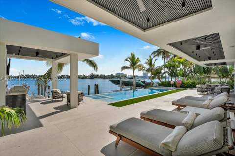 375 N Hibiscus Dr, Miami Beach FL - photo 15 of 45