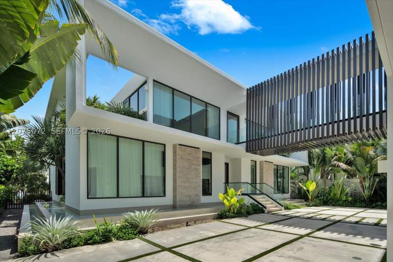 6 bedroom SingleFamilyResidence at 375 N Hibiscus Dr, Hibiscus Island, Miami Beach — photo 3