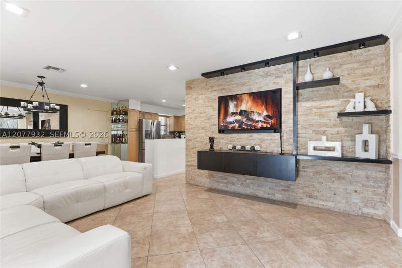 4 bedroom SingleFamilyResidence at 2485 NE 214th St, Sunswept Isle, Miami — photo 5
