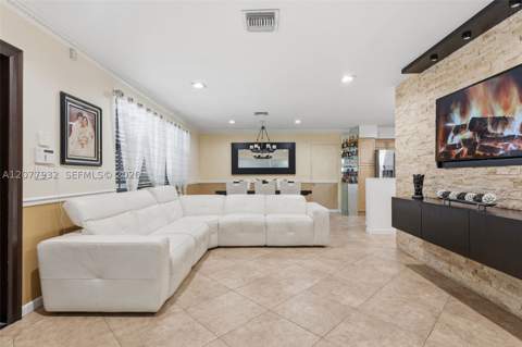 2485 NE 214th St, Miami FL - photo 6 of 48