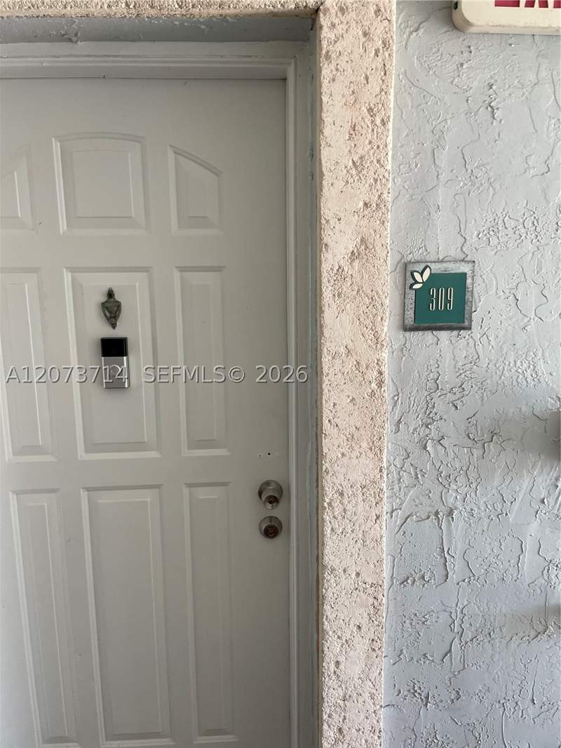 2 bedroom Condominium at 8500 SW 212th St 309, Le Club At Old Cutler Con, Cutler Bay — photo 2