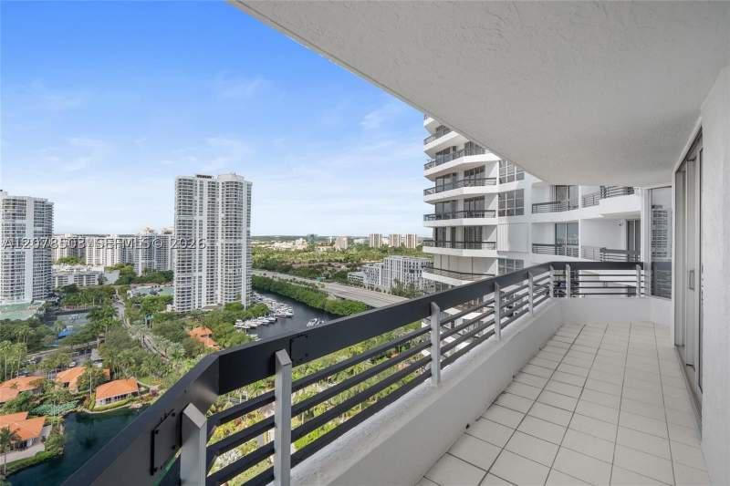 2 bedroom Condominium at 19195 NE 36th Ct 2502, Mystic Pointe Condo No Tw, Aventura — photo 2