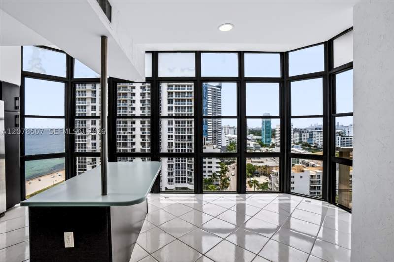1 bedroom Condominium at 6423 Collins Ave 1702, Mar Del Plata Condo, Miami Beach — photo 2