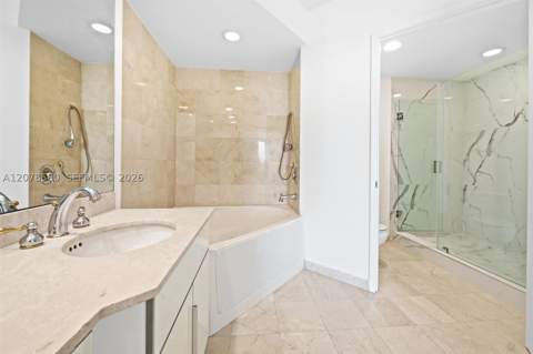3370 Hidden Bay Dr 2102, Aventura FL - photo 24 of 32