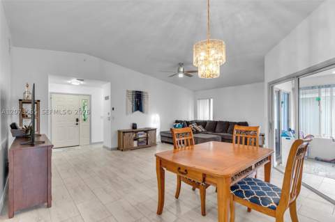 527 SE 27th Dr, Homestead FL - photo 10 of 31