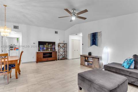 527 SE 27th Dr, Homestead FL - photo 11 of 31