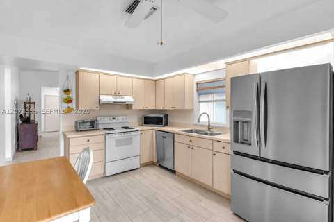 527 SE 27th Dr, Homestead FL - photo 15 of 31