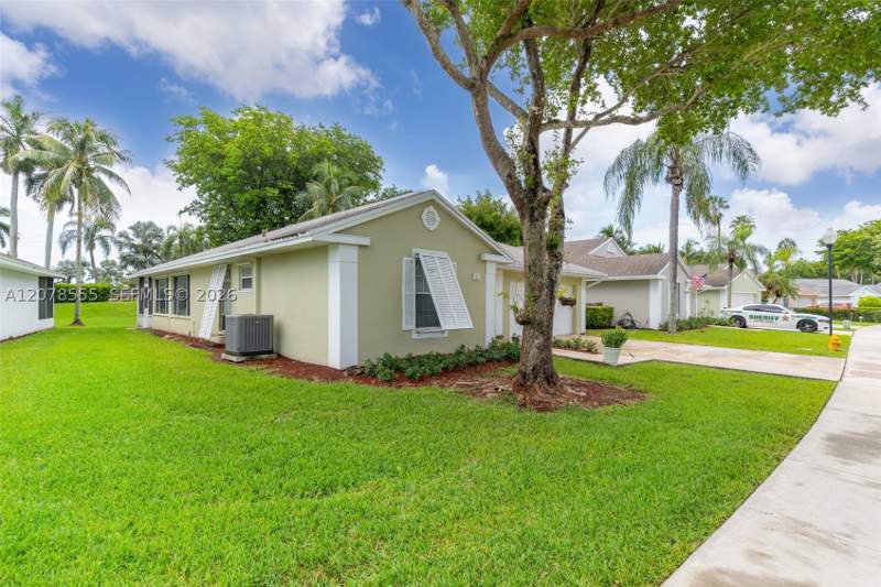 3 bedroom SingleFamilyResidence at 527 SE 27th Dr, Keys-Gate No 1, Homestead — photo 4
