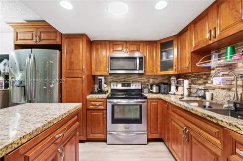 2093 W 54th Ter 38, Hialeah FL - photo 7 of 21