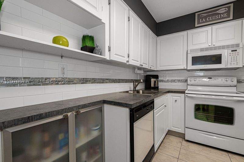1 bedroom Condominium at 17800 Atlantic Blvd 203, Towne Royale Condo, Sunny Isles Beach — photo 2