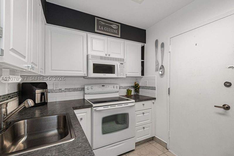 1 bedroom Condominium at 17800 Atlantic Blvd 203, Towne Royale Condo, Sunny Isles Beach — photo 3