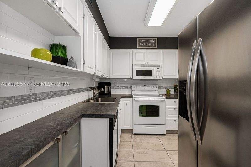 1 bedroom Condominium at 17800 Atlantic Blvd 203, Towne Royale Condo, Sunny Isles Beach — photo 4