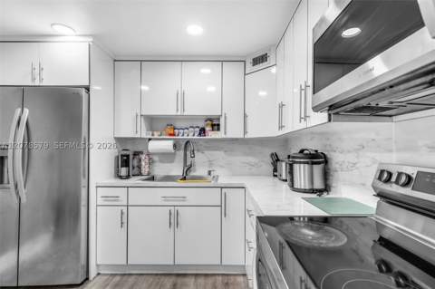 1825 W 44th Pl 401, Hialeah FL - photo 11 of 34
