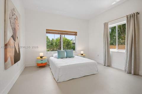 8230 NE 1st Pl, Miami FL - photo 8 of 37