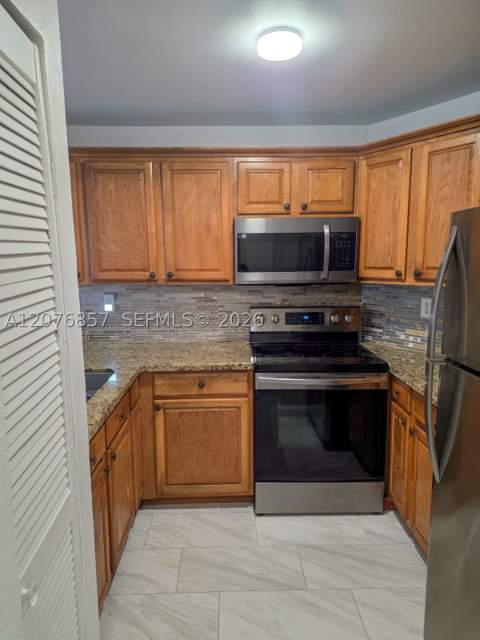 6955 NW 186th St F306, Hialeah FL - photo 6 of 12