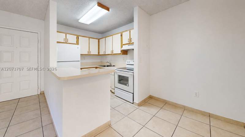 2 bedroom Condominium at 15600 SW 80th street L-202, The Courts At Kendall Con, Miami — photo 5