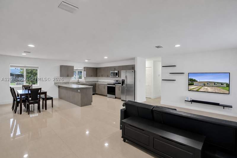 3 bedroom SingleFamilyResidence at 10770 SW 149th St, Richmond Heights Estates, Miami — photo 2
