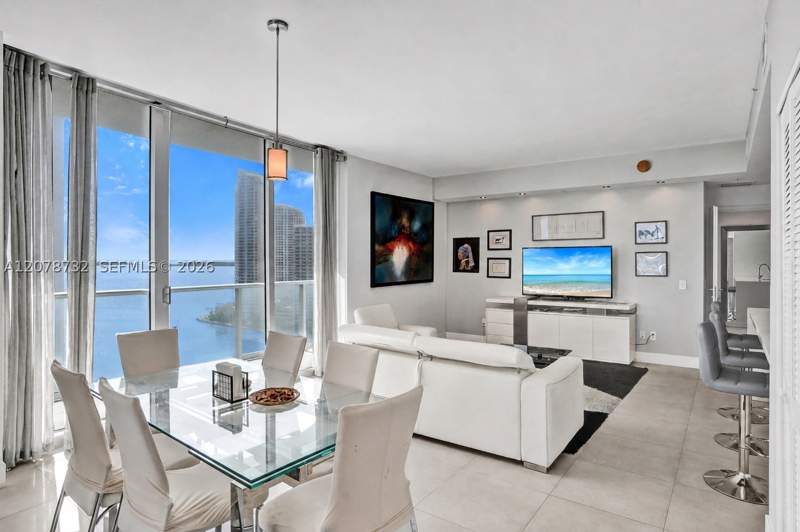 2 bedroom Condominium at 300 S Biscayne Blvd T-1816, Met 1 Condo, Miami — photo 3