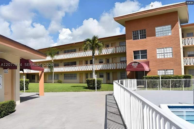 1 bedroom Condominium at 1885 NE 121st St 16, Sutton House Condo, North Miami — photo 3