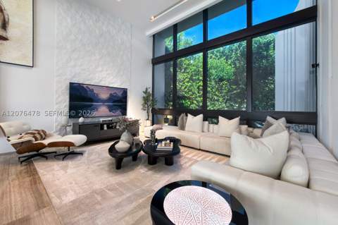 528 Lakeview Ct, Miami Beach FL - photo 17 of 62