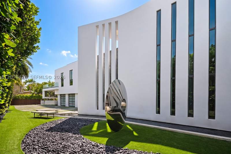 6 bedroom SingleFamilyResidence at 528 Lakeview Ct, Surprise Point, Miami Beach — photo 3