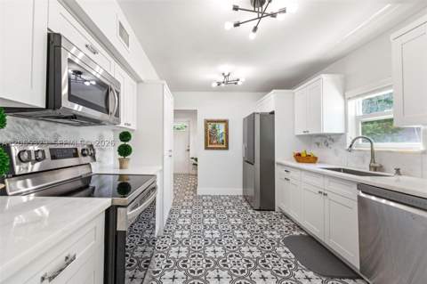 7121 SW 63rd Ave, South Miami FL - photo 8 of 47