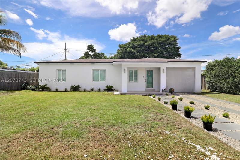 3 bedroom SingleFamilyResidence at 14940 Pierce St, Richmond Heights, Miami — photo 2