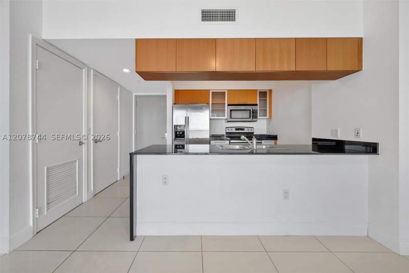 1 bedroom Condominium at 1750 N Bayshore Dr 4011, Opera Tower Condo, Miami — photo 3