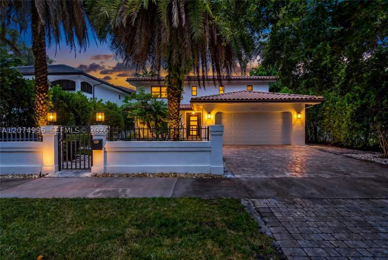 4 bedroom SingleFamilyResidence at 1043 Alfonso Ave, C Gables Riviera Sec 12, Coral Gables — photo 2