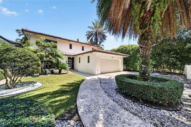 4 bedroom SingleFamilyResidence at 1043 Alfonso Ave, C Gables Riviera Sec 12, Coral Gables — photo 3