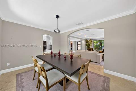 1043 Alfonso Ave, Coral Gables FL - photo 9 of 37