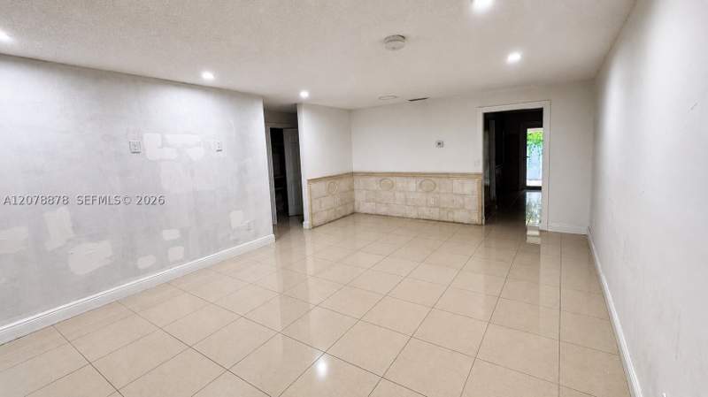 3 bedroom SingleFamilyResidence at 18820 NW 45th Ave, Kings Gardens Sec 3 Rev, Miami Gardens — photo 2
