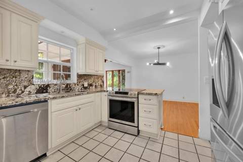 5111 Maggiore St, Coral Gables FL - photo 15 of 37