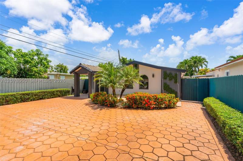 4 bedroom SingleFamilyResidence at 1327 SW 72nd Ave, Sugar Tree Grove Sub, Miami — photo 2