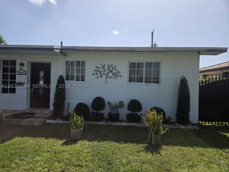 3 bedroom SingleFamilyResidence at 4601 W 9th Ave, Palm Springs Sec 4 - 5th, Hialeah — photo 2