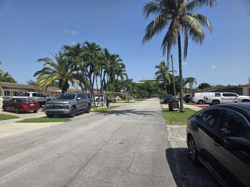 3 bedroom SingleFamilyResidence at 4601 W 9th Ave, Palm Springs Sec 4 - 5th, Hialeah — photo 3