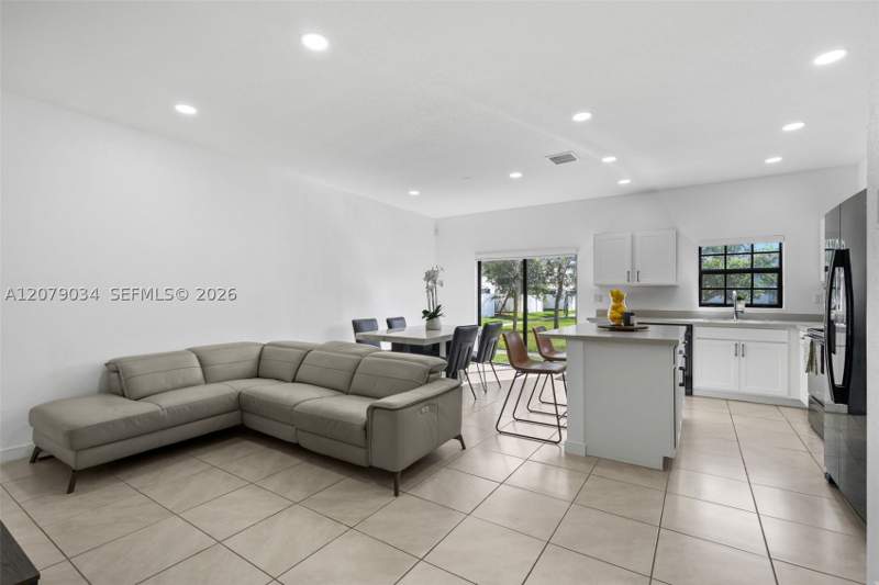 3 bedroom Townhouse at 757 SW 11th St, Regal Palm Subdivision, Florida City — photo 3