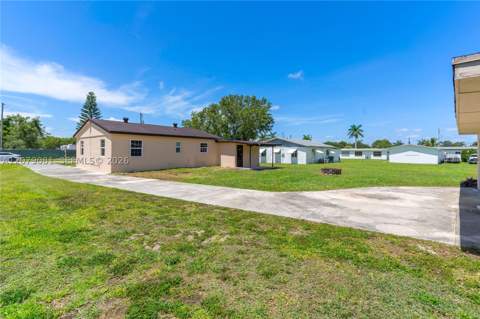 378 SW 6th St, Florida City FL - photo 7 of 36