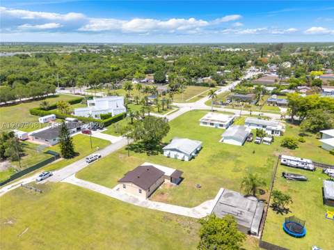 378 SW 6th St, Florida City FL - photo 8 of 36