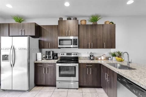 2438 SE 15 St, Homestead FL - photo 10 of 45