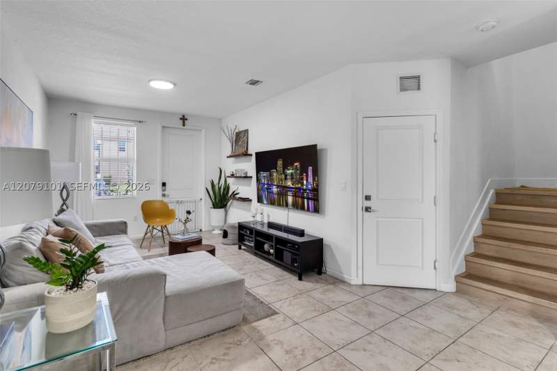 4 bedroom Townhouse at 2438 SE 15 St, Keys Garden, Homestead — photo 4