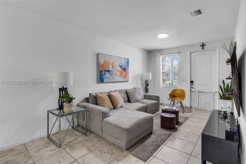 4 bedroom Townhouse at 2438 SE 15 St, Keys Garden, Homestead — photo 5