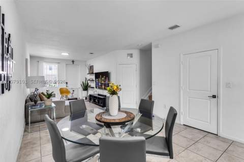 2438 SE 15 St, Homestead FL - photo 8 of 45