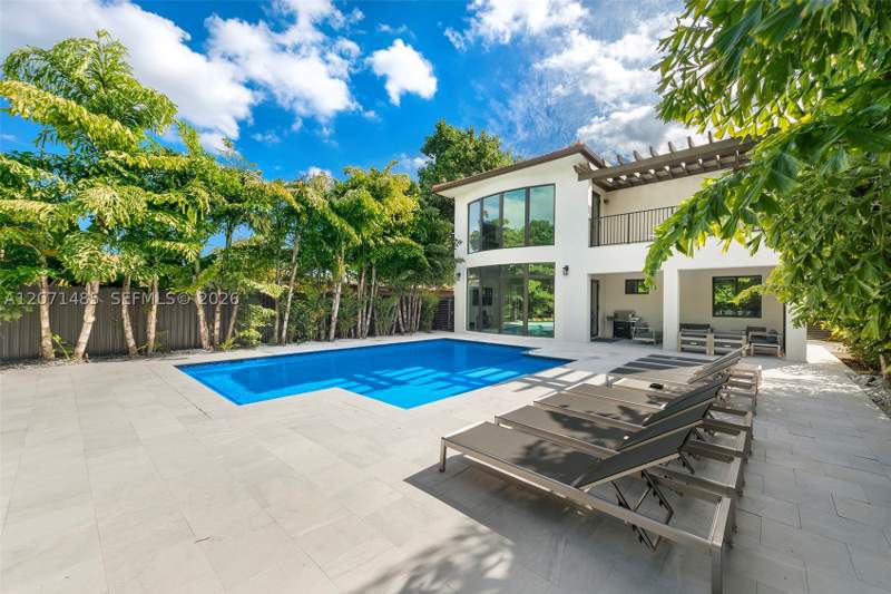 5 bedroom SingleFamilyResidence at 6529 SW 30th St, Coral Villas Rev, Miami — photo 4