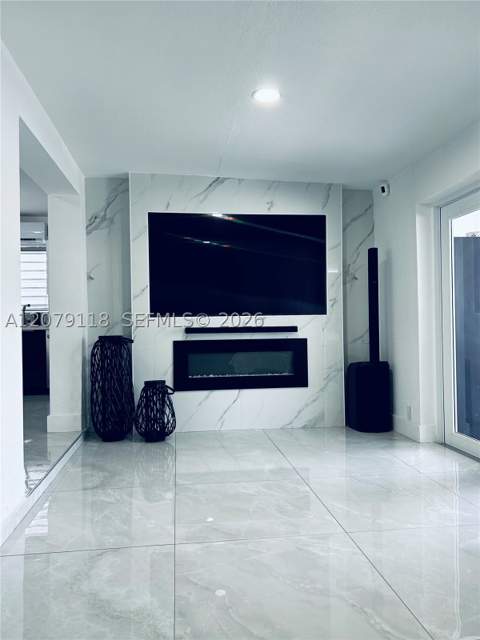 11925 SW 185th Ter, Miami FL - photo 10 of 39