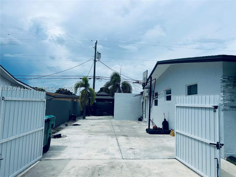 3 bedroom SingleFamilyResidence at 11925 SW 185th Ter, New So Miami Heights Sec, Miami — photo 5