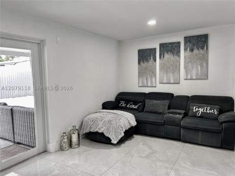 11925 SW 185th Ter, Miami FL - photo 9 of 39