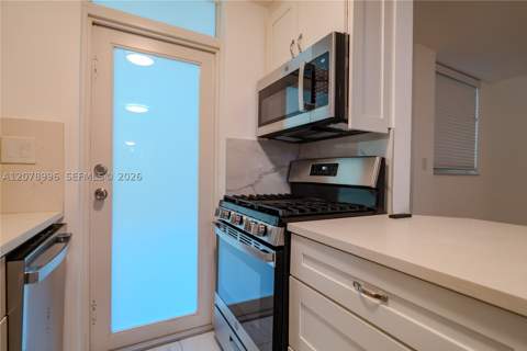 921 Jefferson Ave 3C, Miami Beach FL - photo 8 of 32
