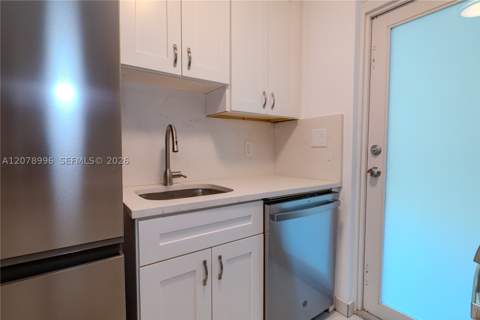 921 Jefferson Ave 3C, Miami Beach FL - photo 9 of 32